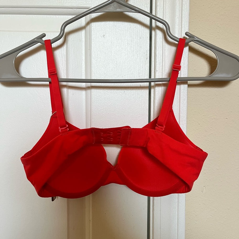 Skims Fits Everybody T-Shirt Demi Bra - Picture 4 of 5